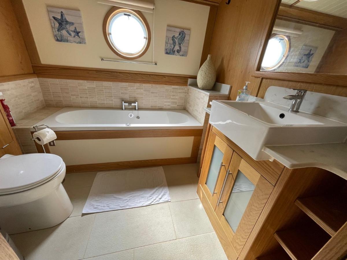 Luxury Boat - The Thistle Dream Uxbridge Dış mekan fotoğraf